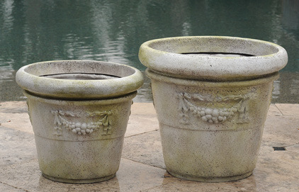 20  Garland Pot 17 H  (R)